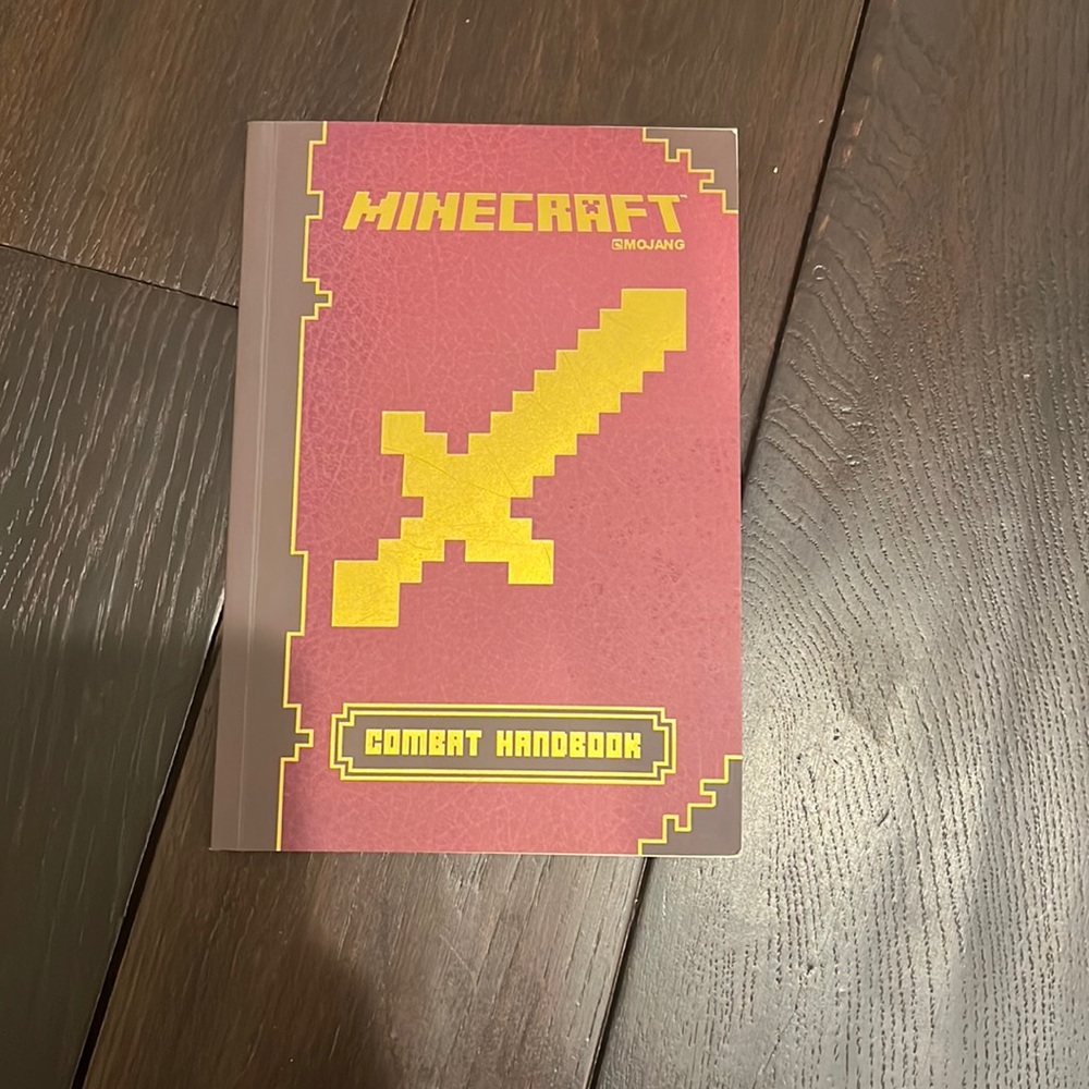 NWOT Mincecraft Combat Handbook